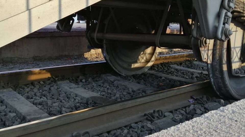 Mersin'de yük treninin vagonları raydan çıktı