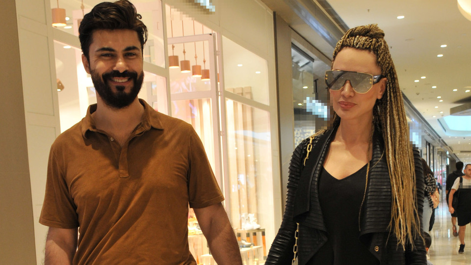 Tarzını değiştirdi