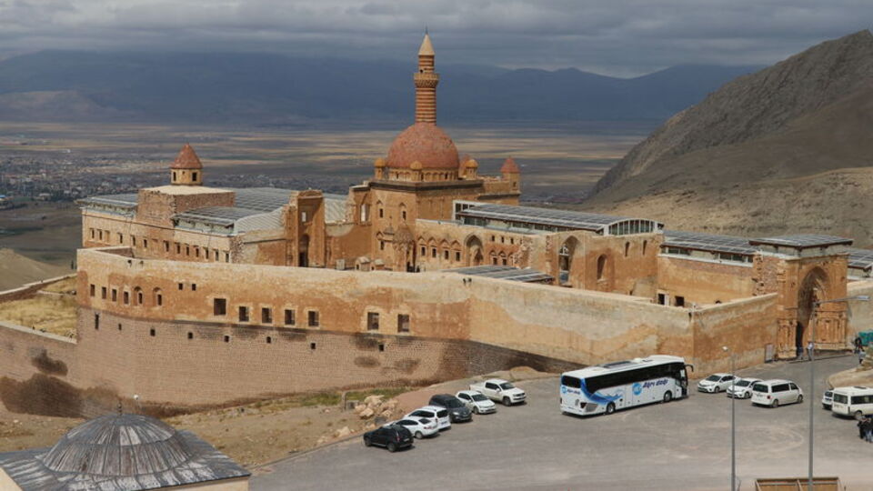Tarihi yapıya büyük ilgi!