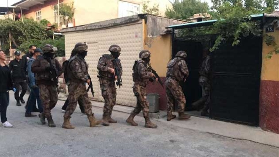 Uyuşturucu tacirlerine şafak baskını: 13 gözaltı