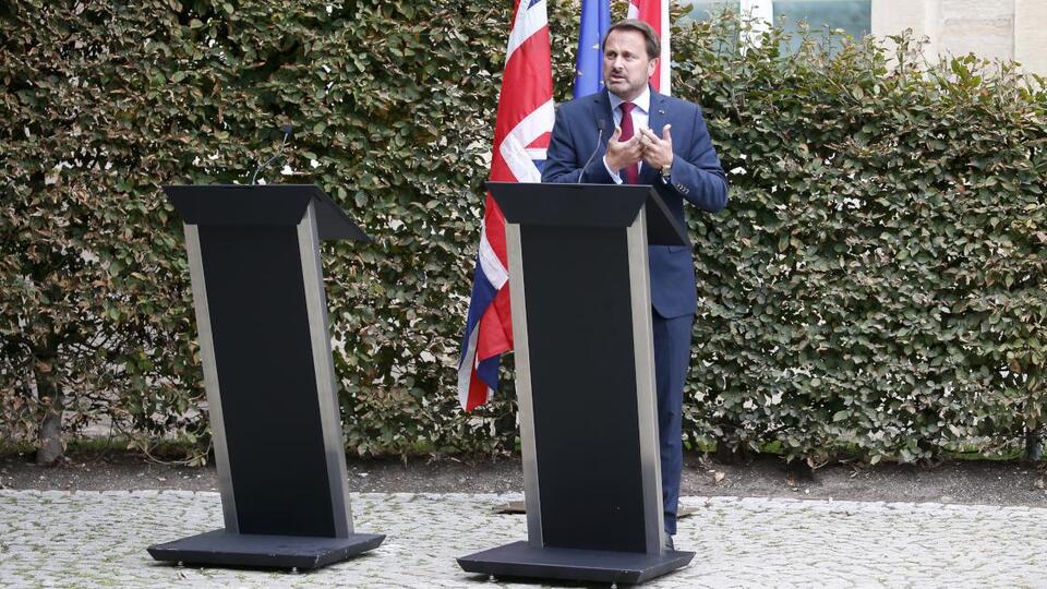 Tepkilerin şiddeti artınca kürsü boş kaldı