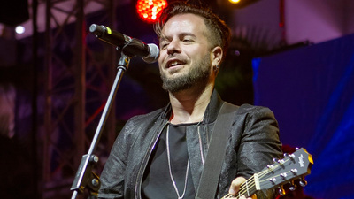 Emre Aydın'dan "İzmir'e dönüş" konseri