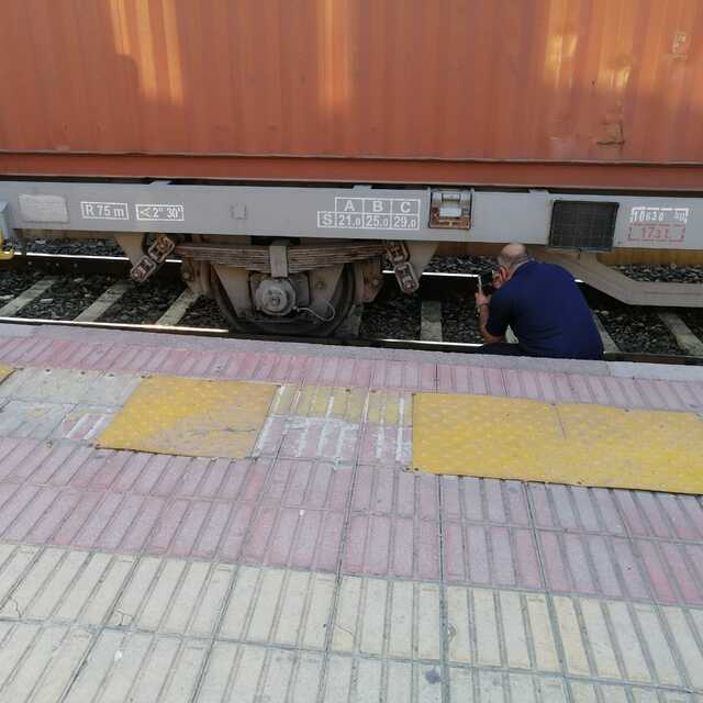 Tarsus'ta tren raydan çıktı
