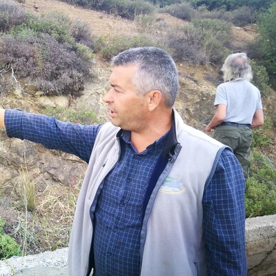 Arazisindeki kayalıklarda keşfetti!