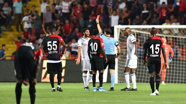Gazişehir-Beşiktaş maçından 2 sevk!