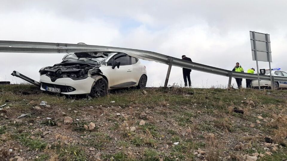 Ölüm kavşağı tehlike saçıyor