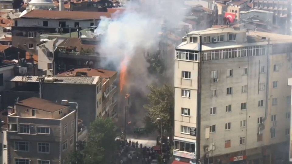 Levent duman altında kaldı