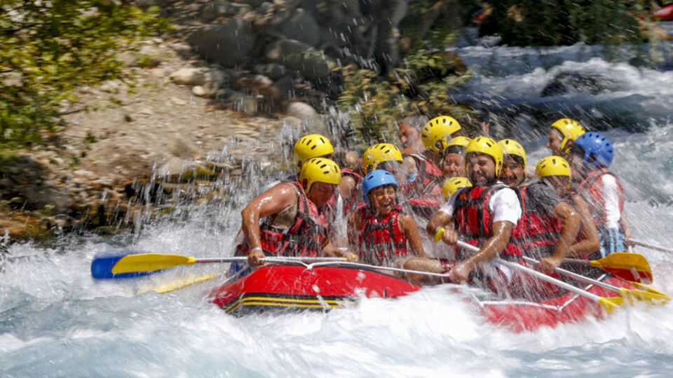 Adrenalin tutkunlarına rafting heyecanı