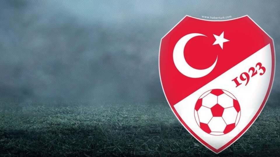 UEFA Mentörü, hakemlerle buluştu