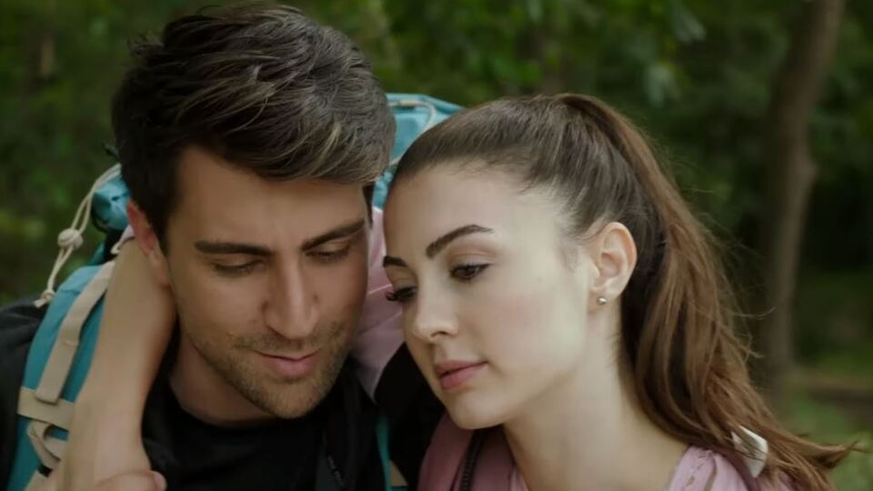 Ayşe ile Kerem kampta!