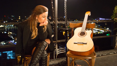 Merve Özbey'den duygusal klip