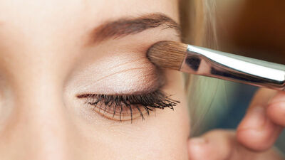 Göz makyajı nasıl yapılır?