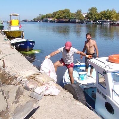 İlçe halkı şokta! Çuval çuval sudan topladılar