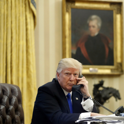 Trump: Tek bir telefonla bir ülkeye girebiliriz