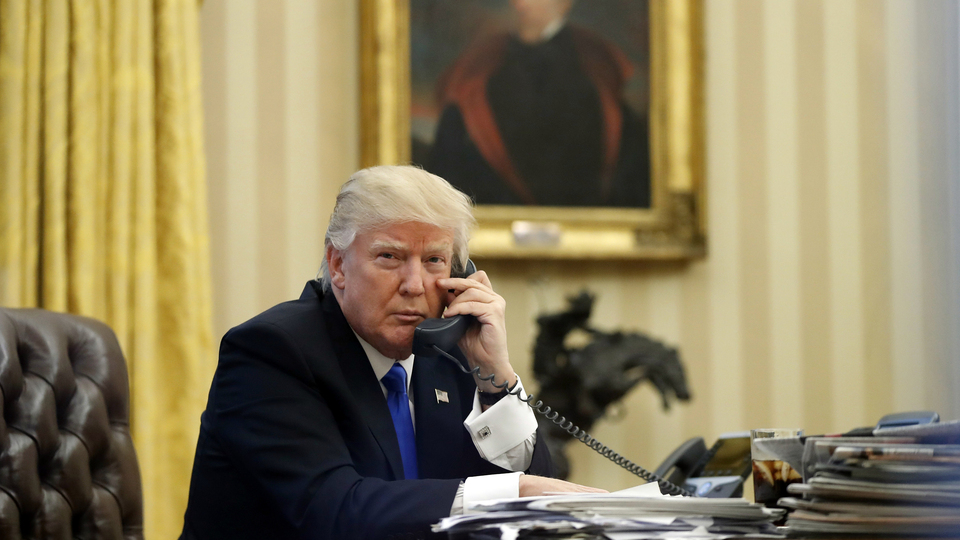 Trump: Tek bir telefonla bir ülkeye girebiliriz