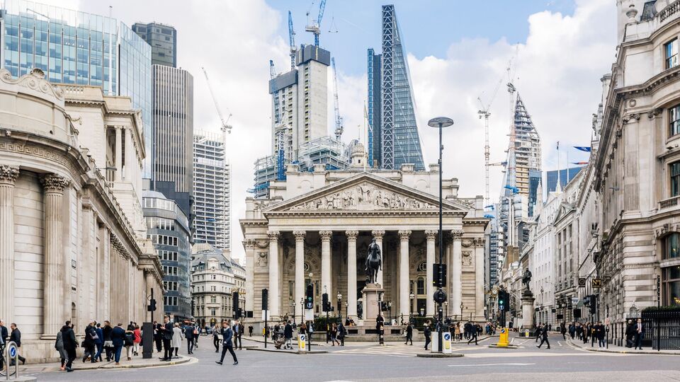 İngiltere faize dokunmadı