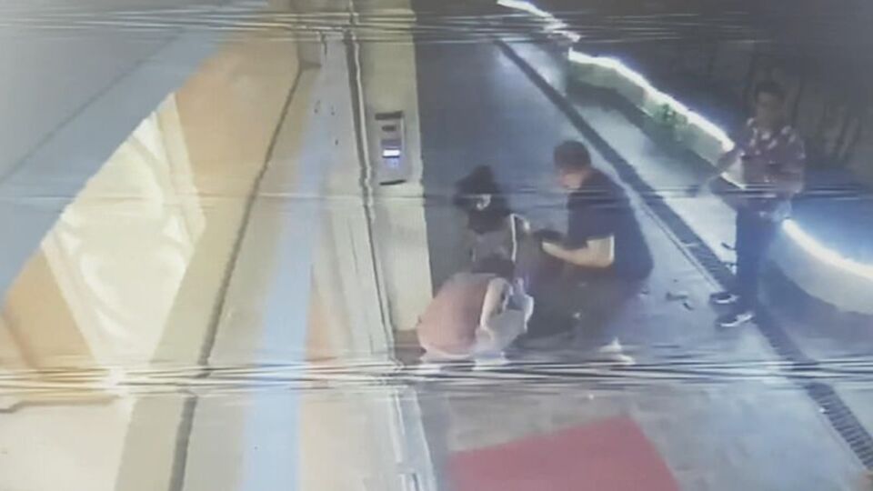 Pencereden düşen yabancı uyruklu kadın öldü