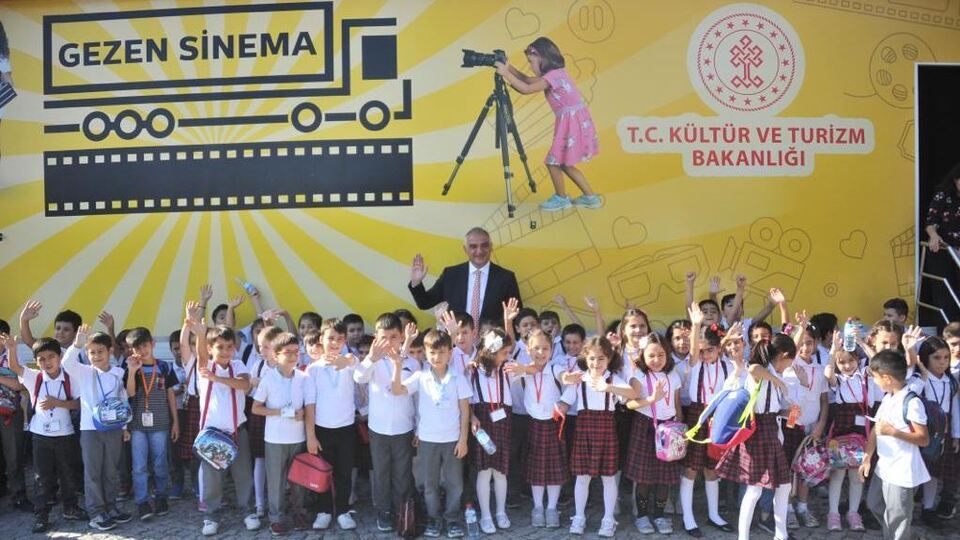 Gezen sinema TIR'ı yola çıktı