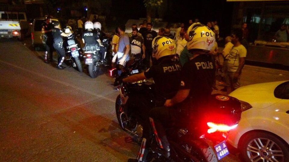 Adıyaman'da iki grup arasında taşlı-sopalı kavga!