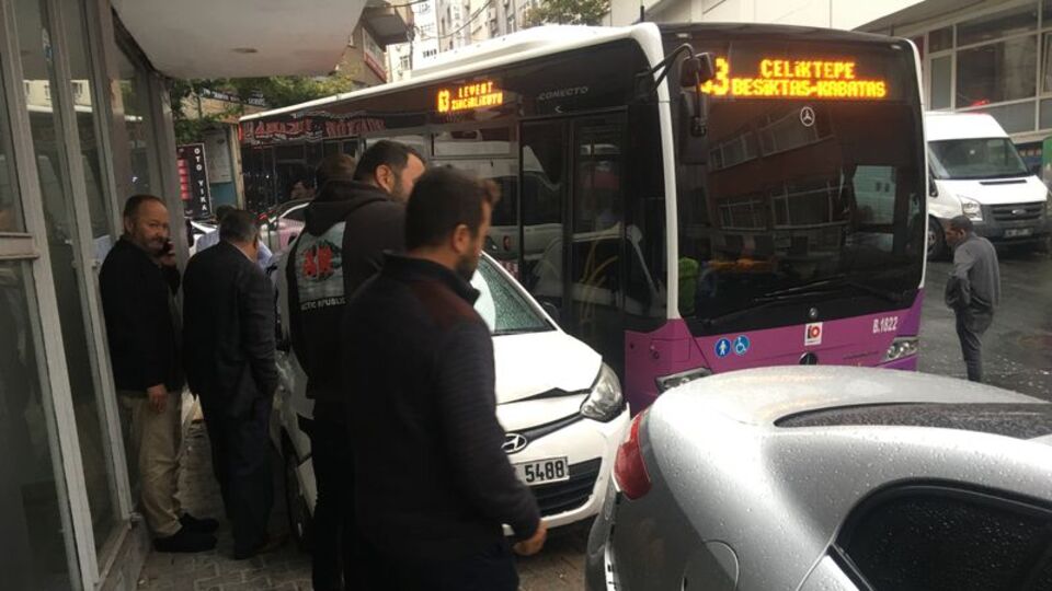 Kağıthane'de otobüs 5 araca çarptı! Yaralılar var