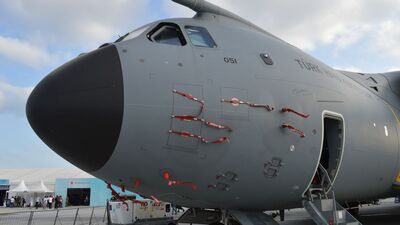 Vatandaşlar görmek için kuyruğa girdi