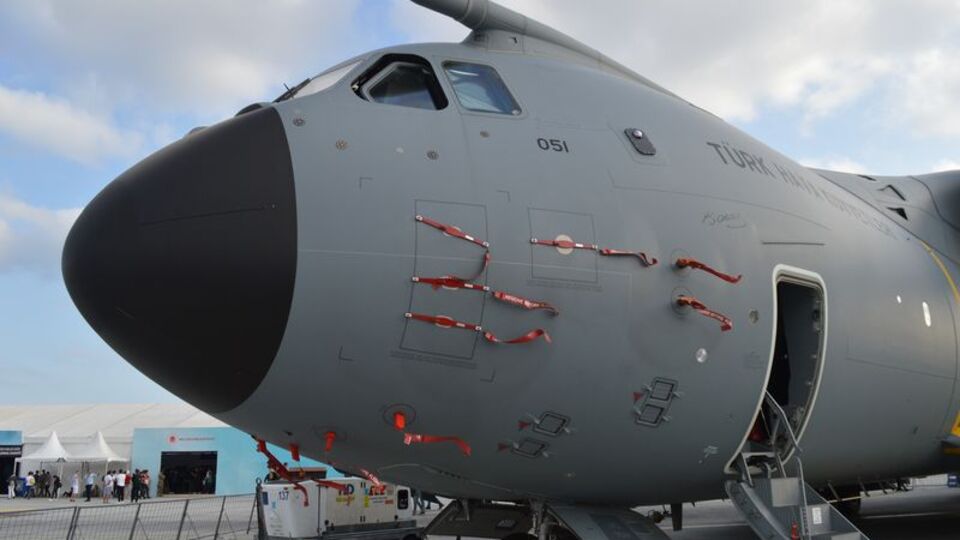 Vatandaşlar görmek için kuyruğa girdi