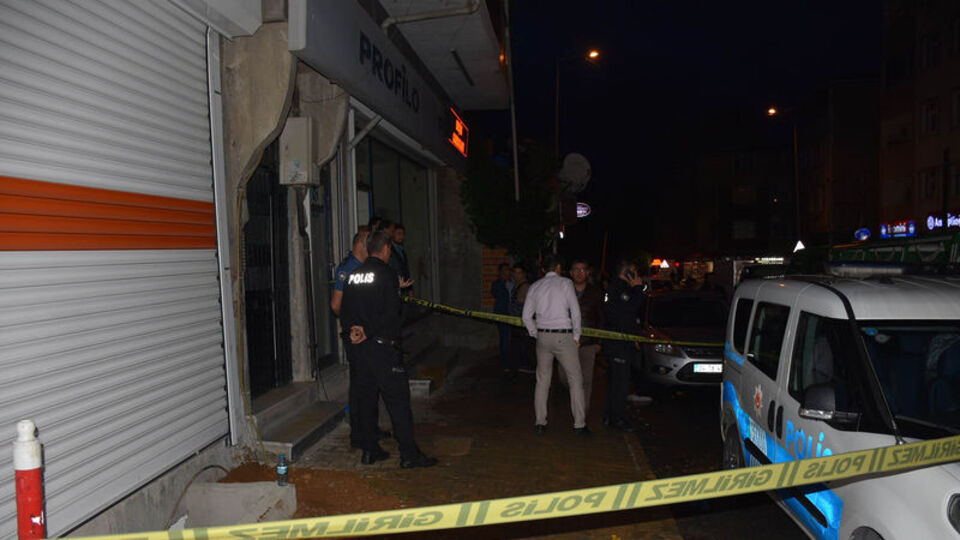 Anne, baba ve iki kardeşini öldürdü!