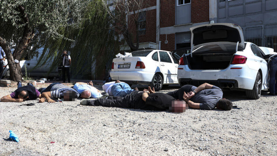 Polis telsizi uyanıklığı da onları kurtaramadı!