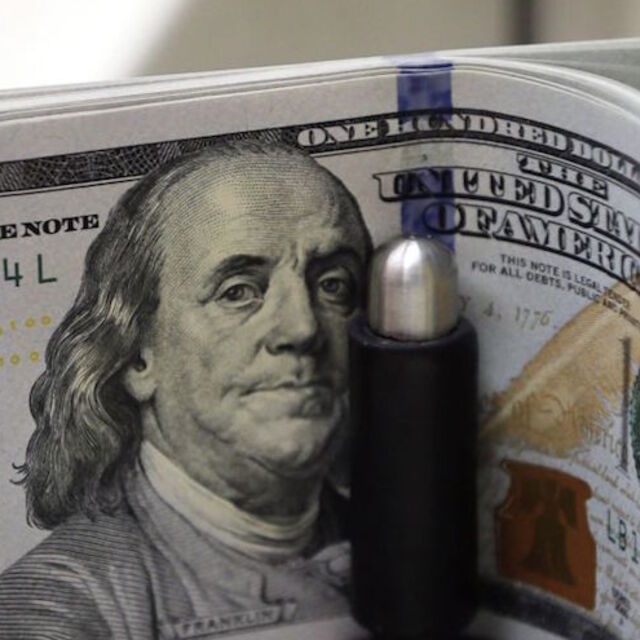 Dolar iki yönlü dalgalanıyor