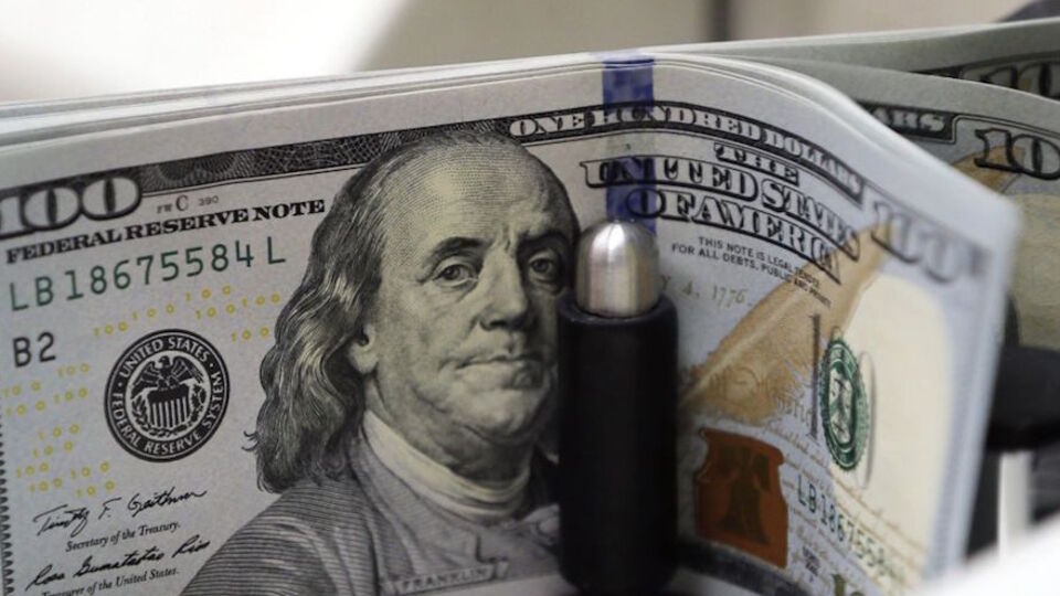 Dolar iki yönlü dalgalanıyor