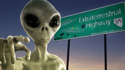 Uzaylıları görmek için baskına gittiler