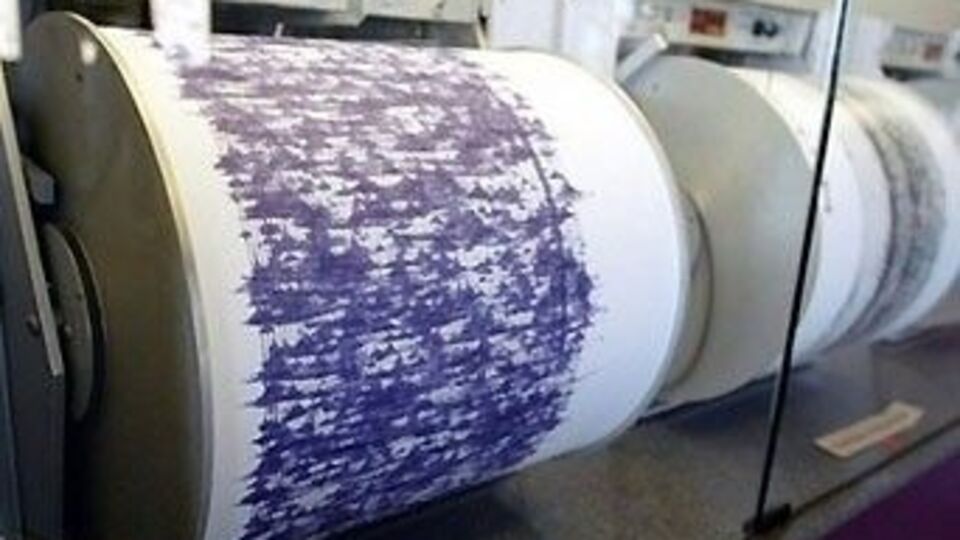 Arnavutluk beşik gibi sallandı