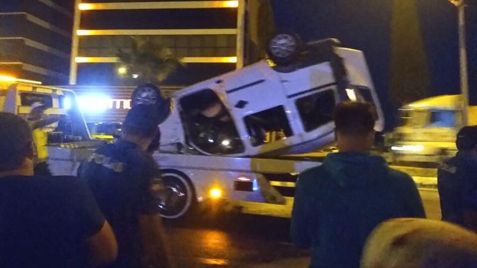 3 yaşındaki çocuk aracın camından fırladı