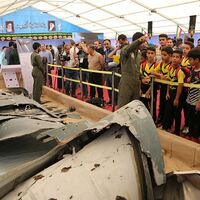 İran ele geçirdiği ABD, İsrail ve İngiltere'ye ait İHA'ları sergiledi