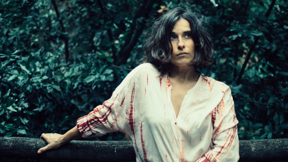 Fado ezgilerini Cemal Reşit'e taşıyor