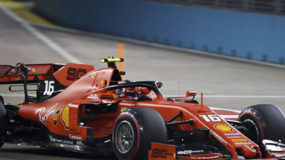 Singapur'da pole pozisyonu Leclerc'in
