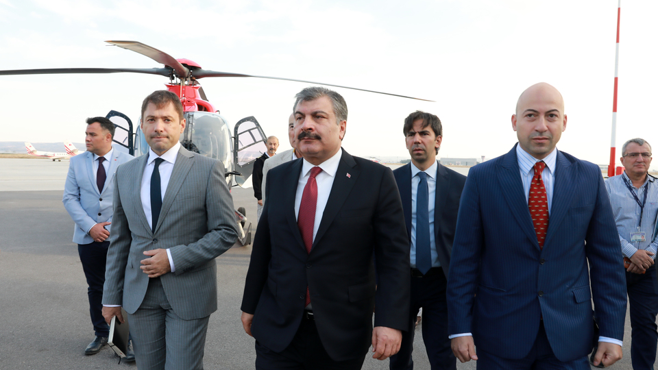 Bakan Koca, hava ambulanslarını denetledi