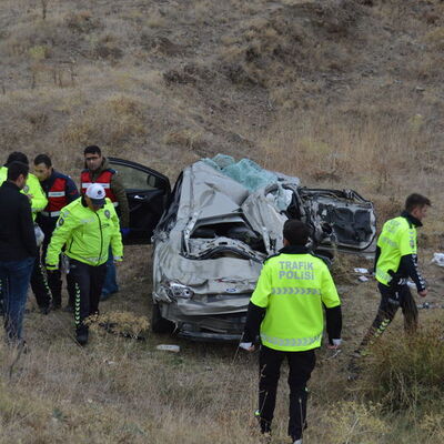 Otomobil takla attı! Anne ve iki çocuğu can verdi!