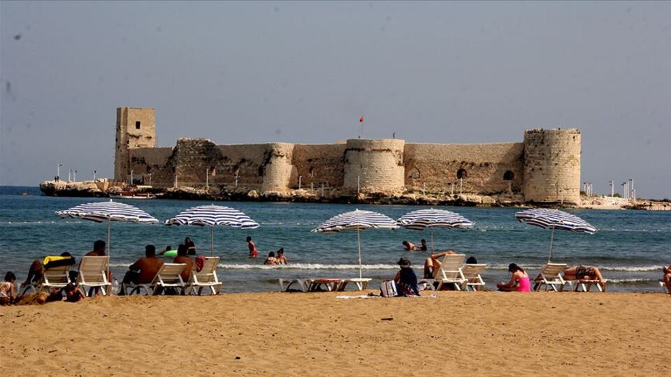 Kızkalesi'nde turizmcilerin yüzü güldü