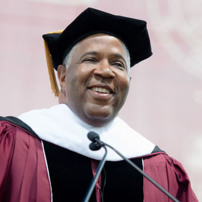 Sözünü tuttu, öğrencilerin kredi borcunu sıfırladı