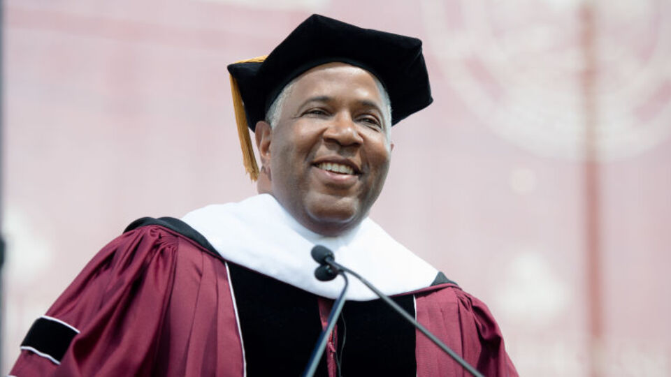 Sözünü tuttu, öğrencilerin kredi borcunu sıfırladı