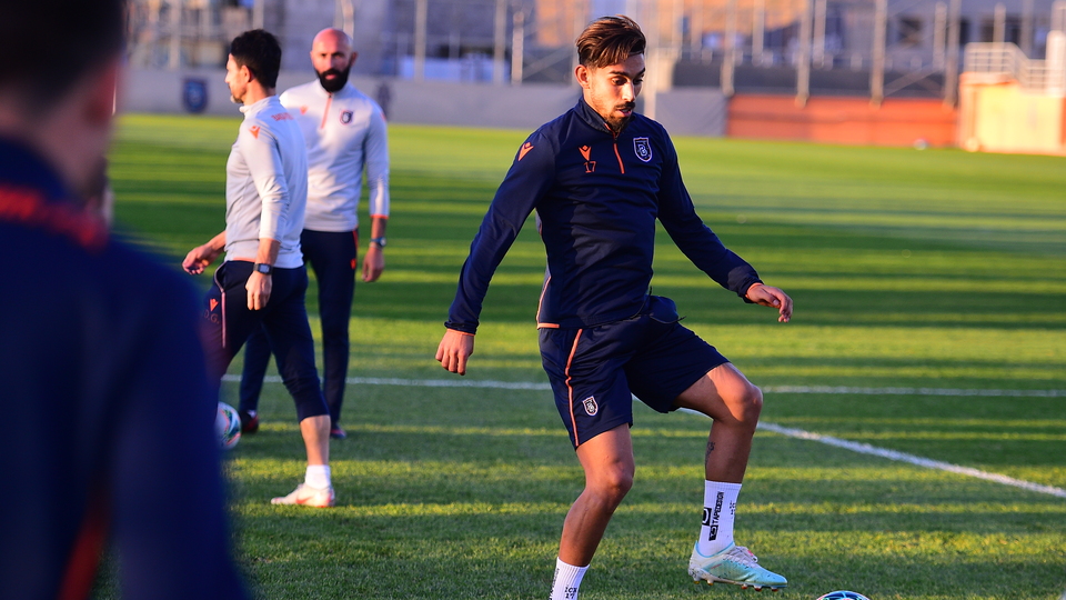 Başakşehir kampa girdi