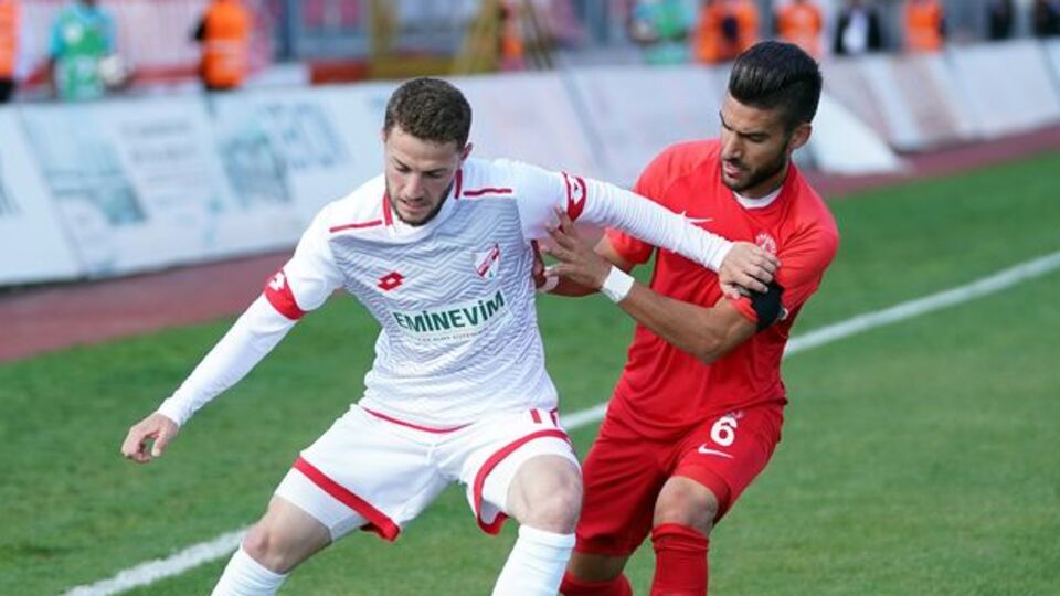 Ümraniyespor liderliğini sürdürdü