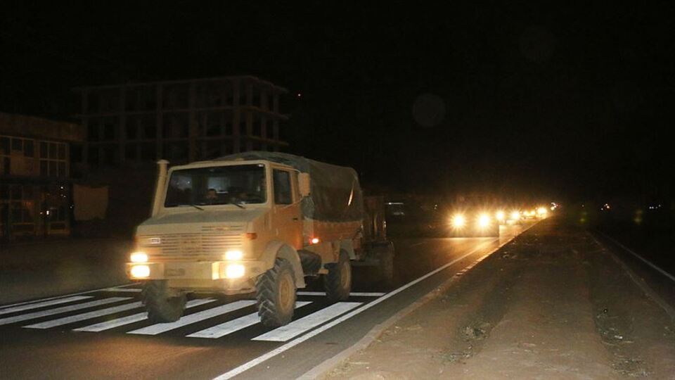 Şanlıurfa'da Suriye sınırına askeri sevkiyat