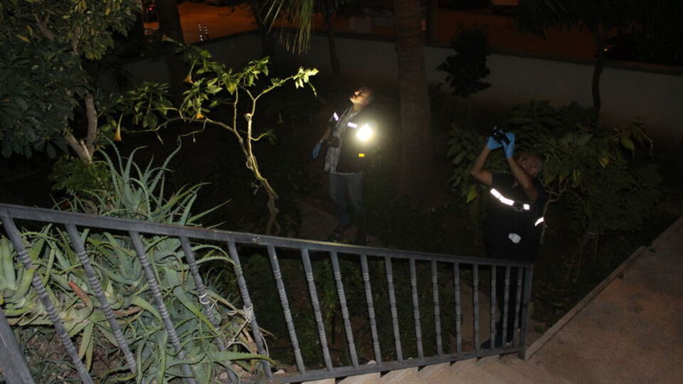 Balkondan düşen öğretmen hayatını kaybetti