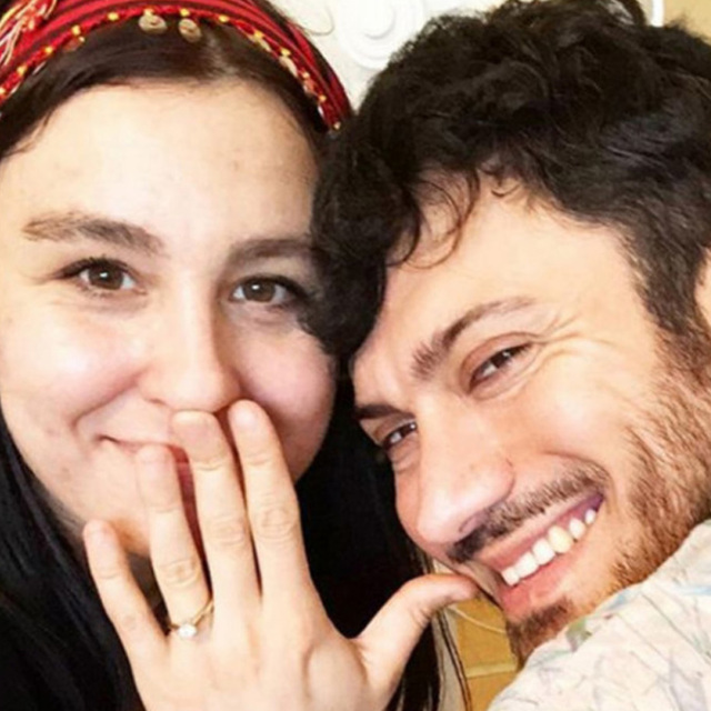 "Sosyal alemde fazla fotoğrafımız yok"