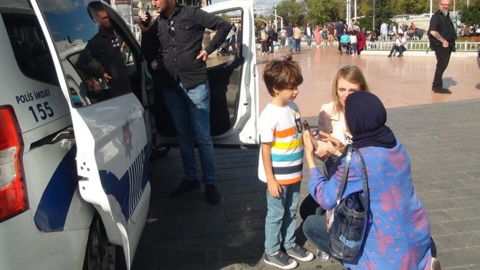 Annenin kabus dakikaları! Turist kadın yardım elini uzattı