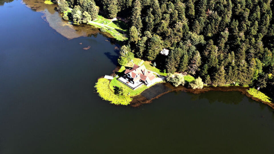 Gölcük Tabiat Parkı ziyaretçi akınına uğradı