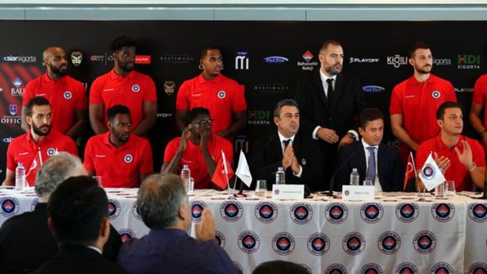 Bahçeşehir Koleji, transferlerini tanıttı