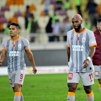 "Falcao varsa oynatırsın!"